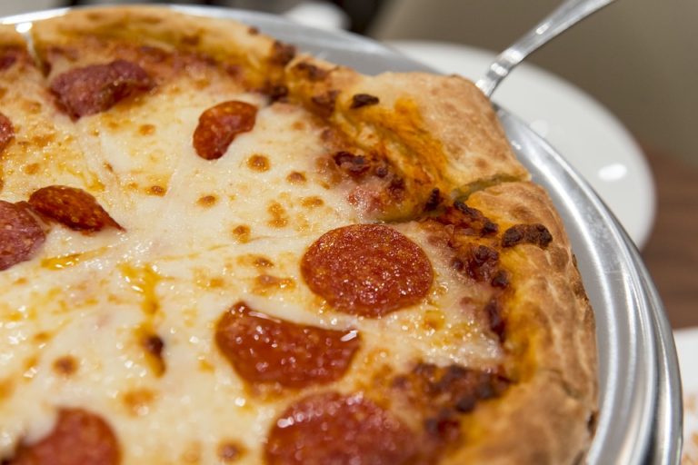 Nejvtipnější zajímavosti o pizze. Pobavte se na účet oblíbeného jídla