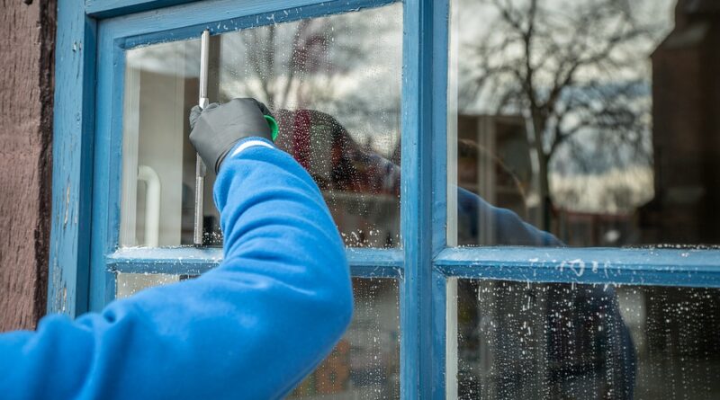 Nejúčinnější čištění oken není za pomocí chemikálií. Co vám bude stačit?