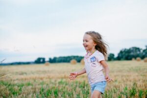 Jak mít šťastné dítě podle Laury Markham