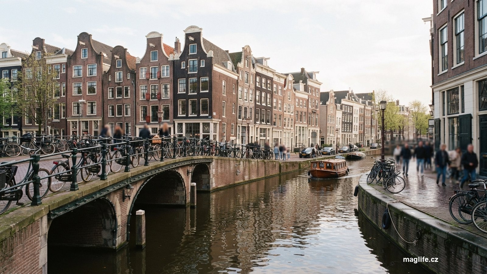 Amsterdam: kanály, kola a co překvapí
